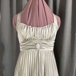 Speechless pleated halter formal dress